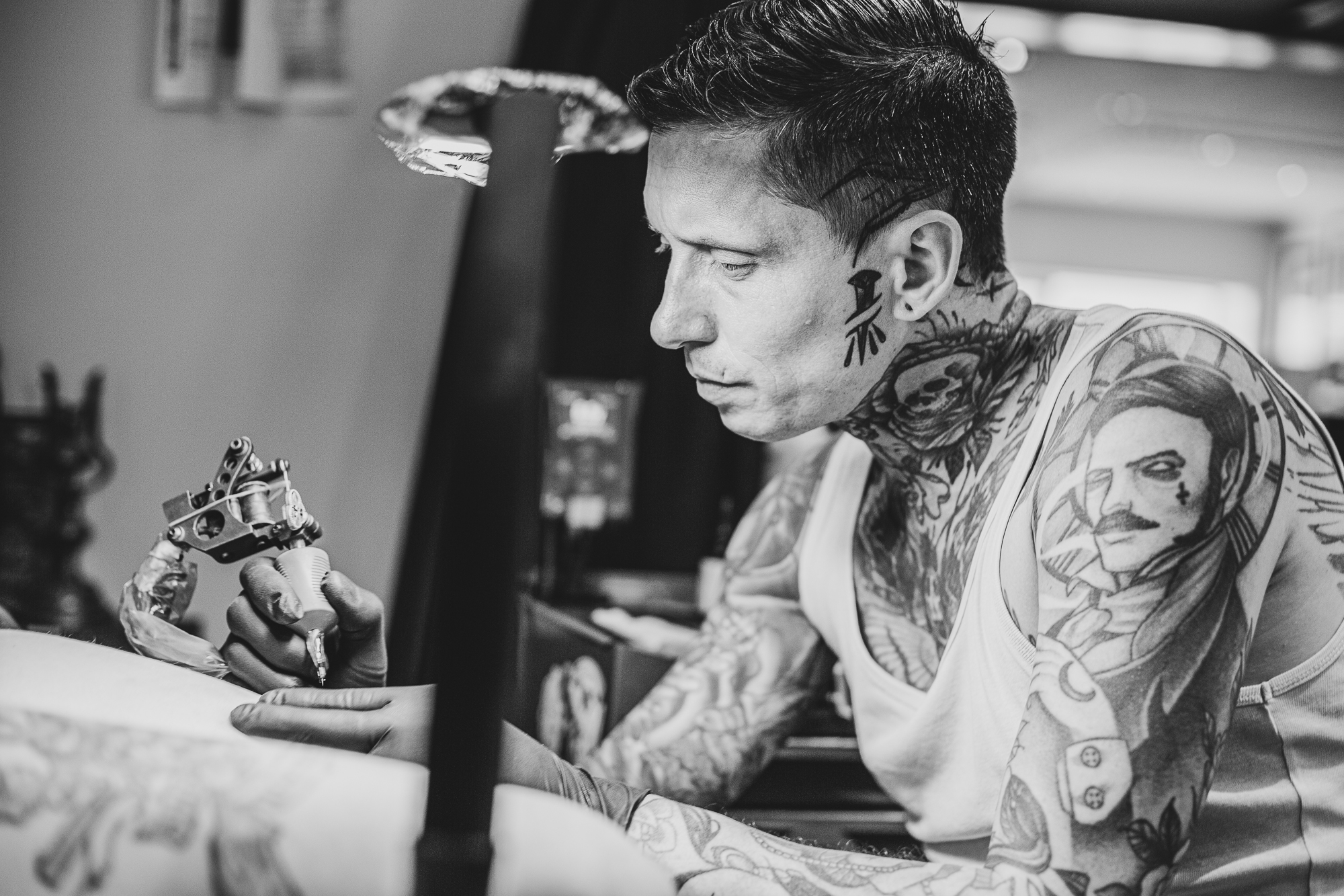 photo portrait d'un tatoueur à Grenoble