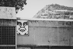 Obey the giant classique poster à Grenoble de Shepard Fairey Obey