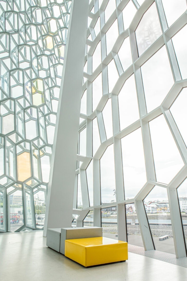 Photographie architecture intérieure, le bâtiment Harpa Reykjavik en Islande