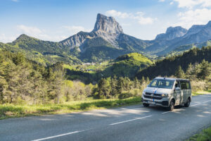 Photographie Lifestyle d'un Van dans les Alpes par le photographe Christophe Levet _ Photographe Grenoble