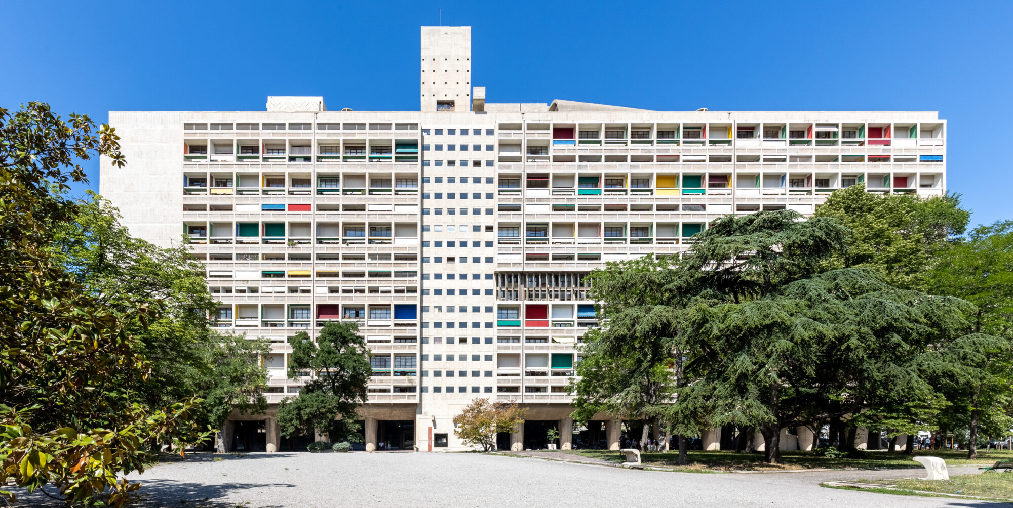 photographe d'architecture, vue d'ensemble de la cité radieuse de Le Corbusier par le photographe Christophe Levet