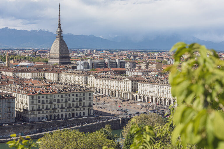 Belle vue de Turin et sa mole antoniellana